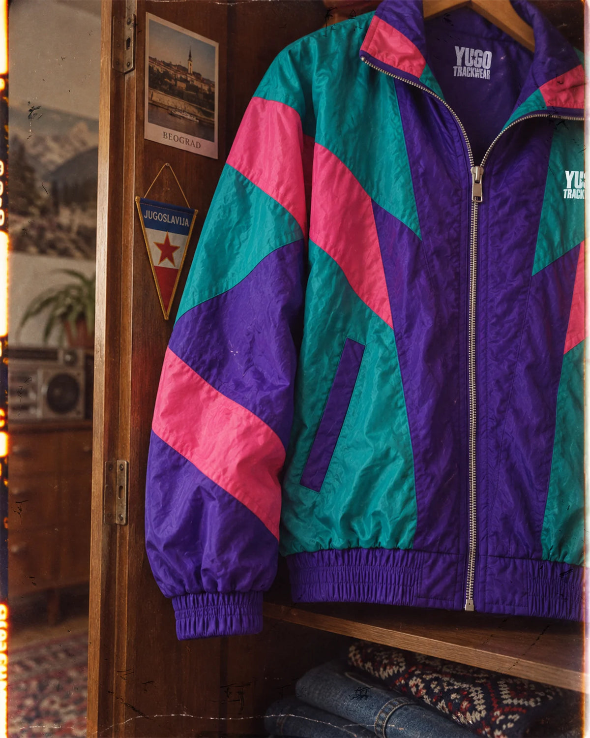 Yugo Trackwear fotografija — scena